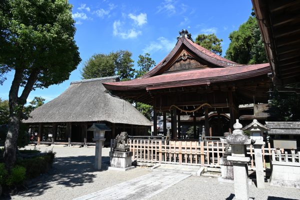 大浜神社拝殿から見た仁王堂