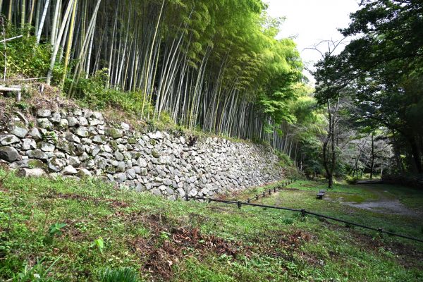 秀次公家臣団屋敷跡の石垣