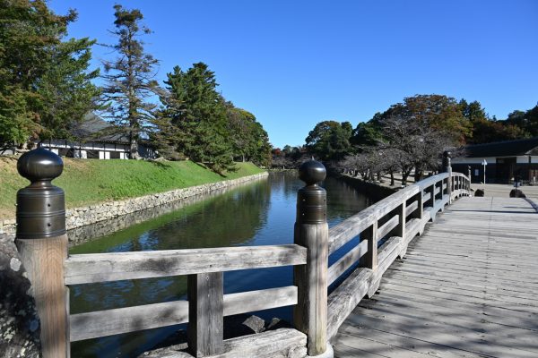 表門橋　内堀には5本の橋が架けられていたが、現在3本が残されている