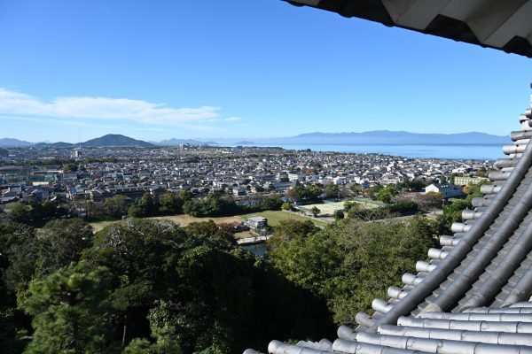 南側からは比良山系や沖島が望める