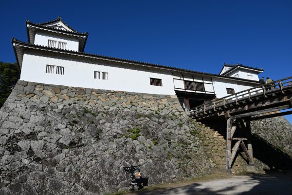 非常時には落し橋となる廊下橋