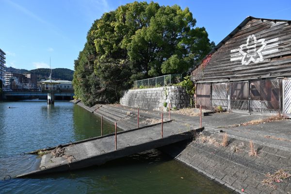 河口に残る旧制第三高校（現京都大学）艇庫 「琵琶湖周航の歌」の作詞者小口太郎もこの艇庫から出発したという