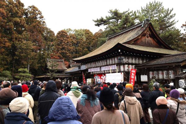 境内での福引抽選会