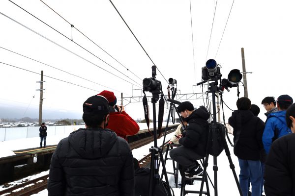 岡山から新幹線を乗り継いで訪れたという鉄道ファンもいた